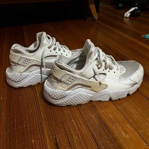 all white NIKE AIR huarache women’s size 8.5